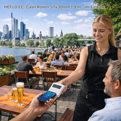 HEFLO Kassenrollen in einem Frankfurter Biergarten, im Hintergrund die Frankfurter Skyline